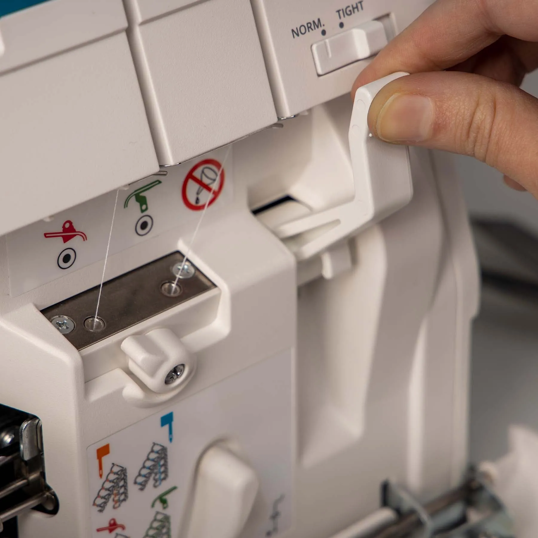 PFAFF® admire™ air 5000 Overlock Machine