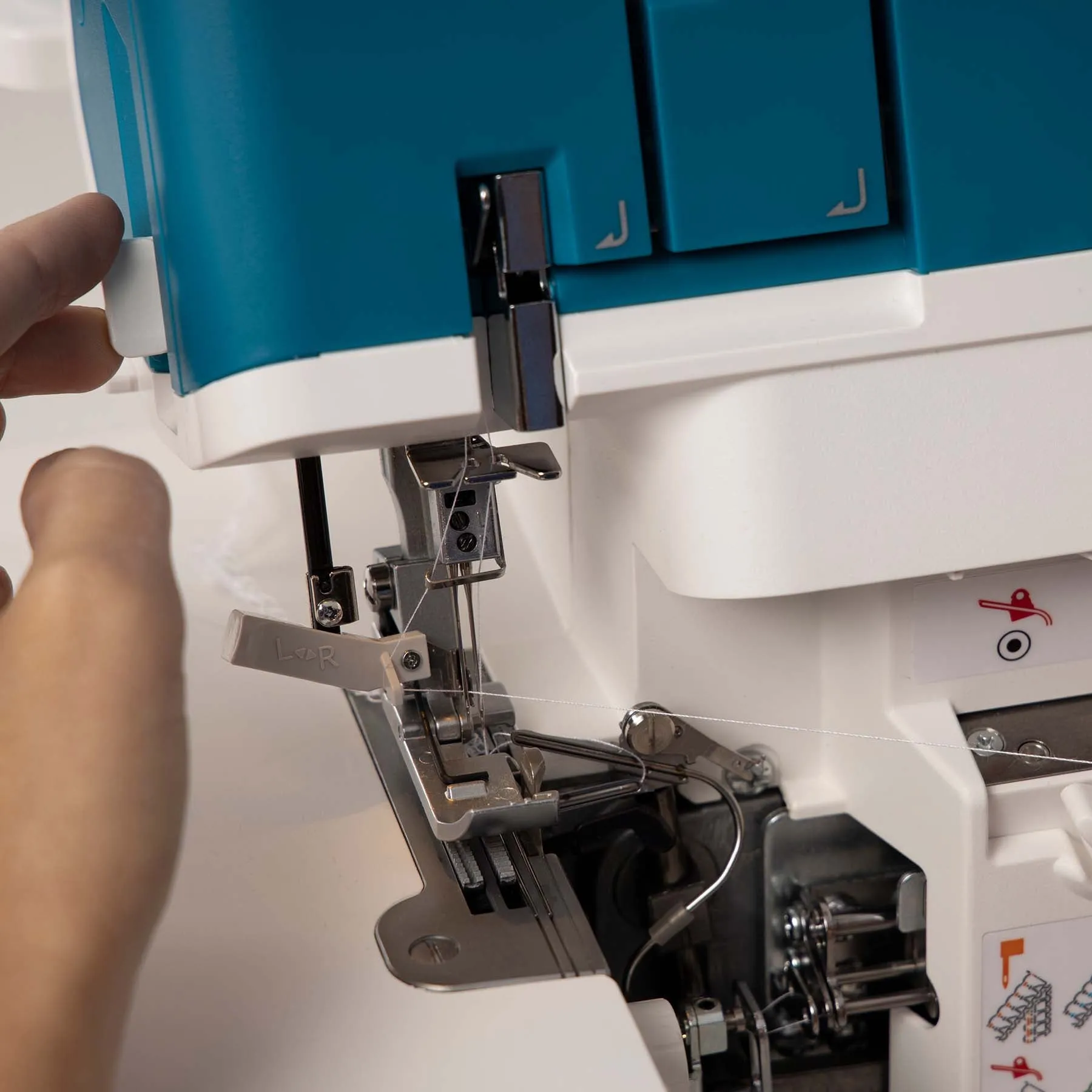 PFAFF® admire™ air 5000 Overlock Machine