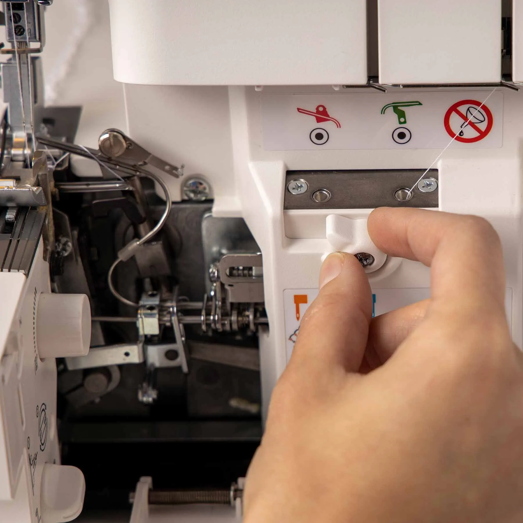 PFAFF® admire™ air 5000 Overlock Machine