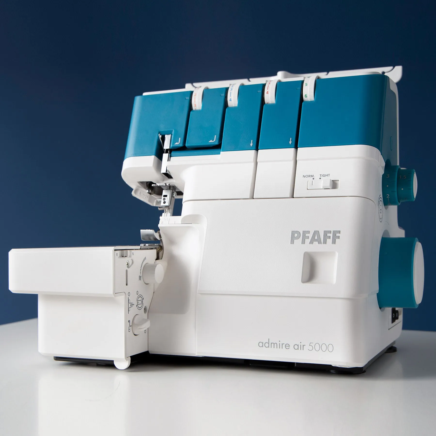 PFAFF® admire™ air 5000 Overlock Machine